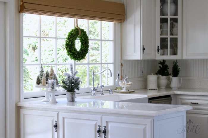 How to decorate a kitchen window for christmas