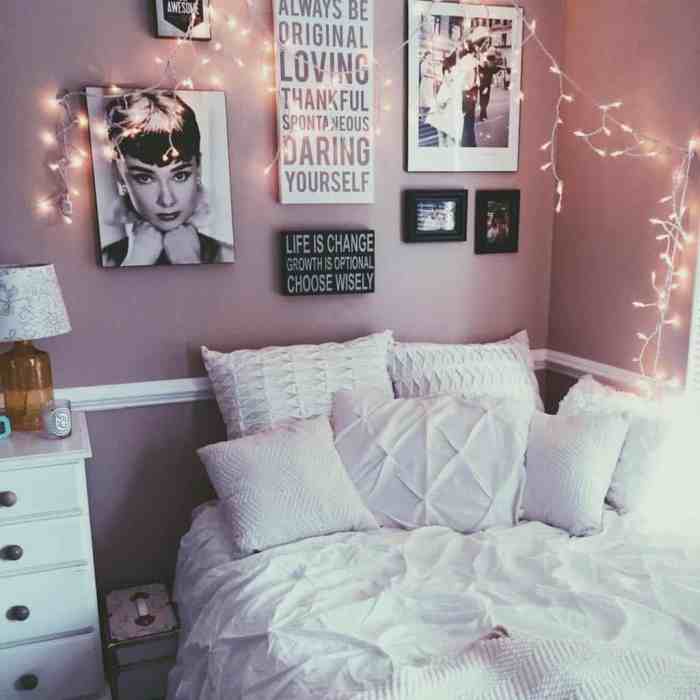 How do young professionals decorate room